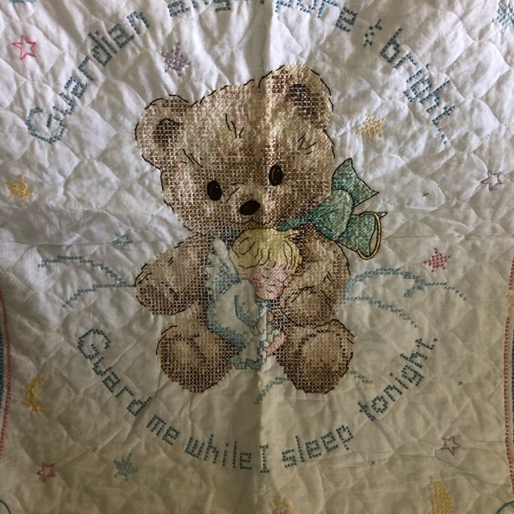 Hand embroidered baby blanket - Picture 2 of 4